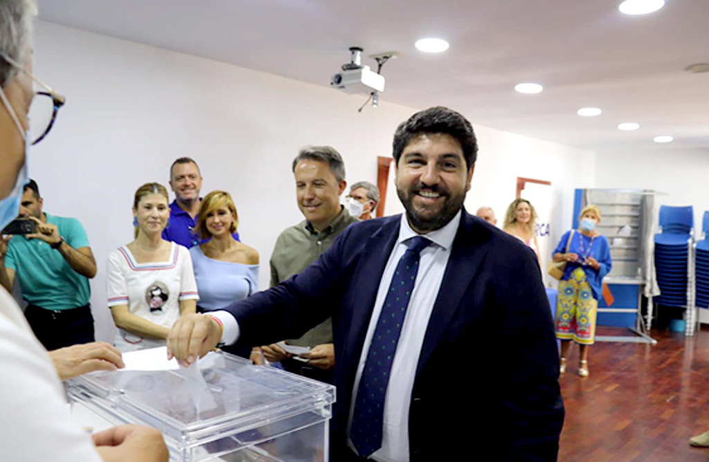 López Miras revalida su liderazgo en el PP de la Región con el apoyo del 98,7% de votantes